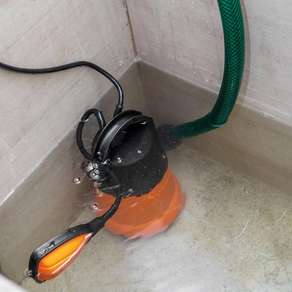 Bomba sumergible plástica para agua limpia 1 HP, Truper