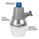 Luminario suburbano metálico 65 W sensor de luz, con lámpara